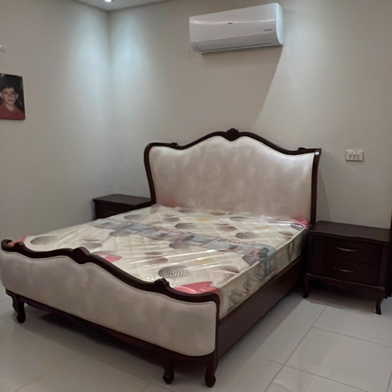 Classic Bed Set With Dressing & 2 Side-Tables
